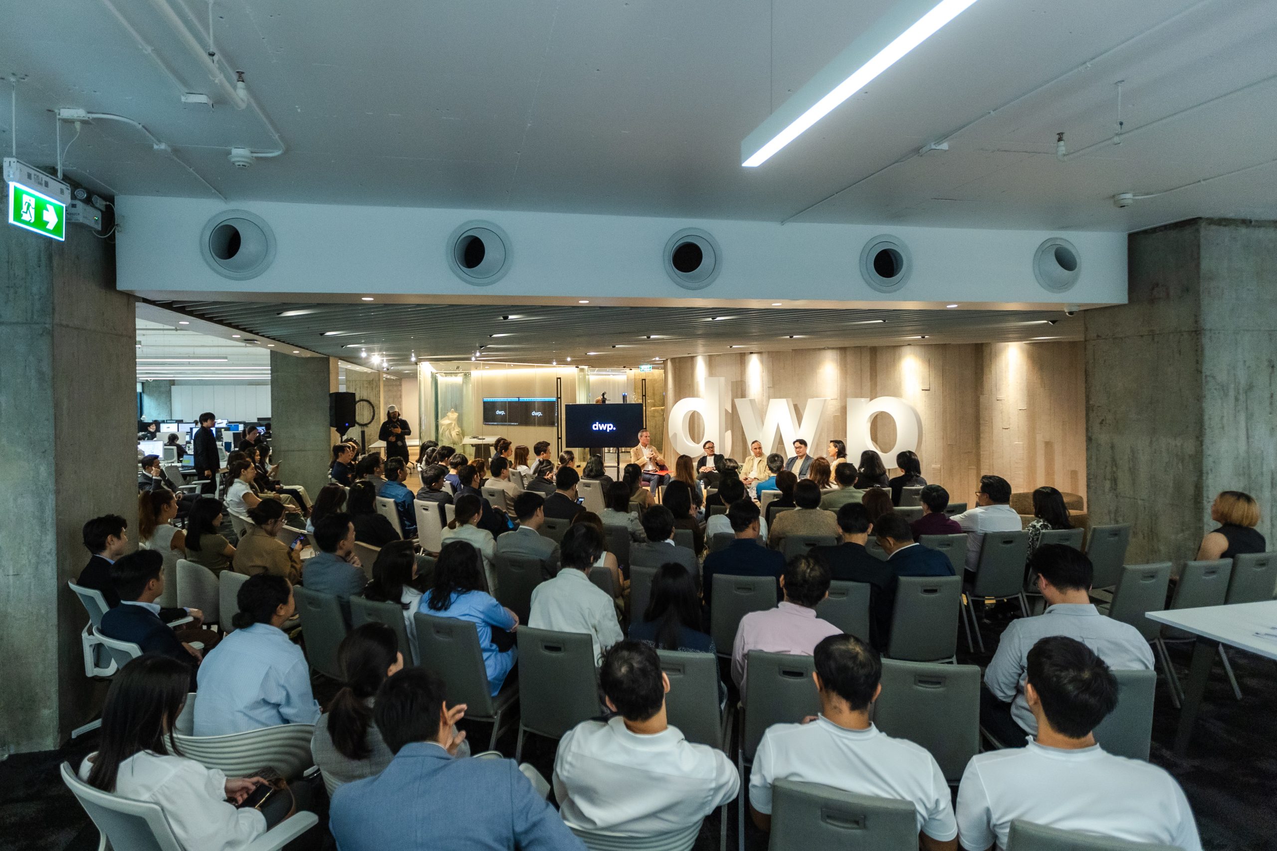 dwp.Dialogue: Beyond the Desk - The Next-Gen Workplace at AI Speed — image