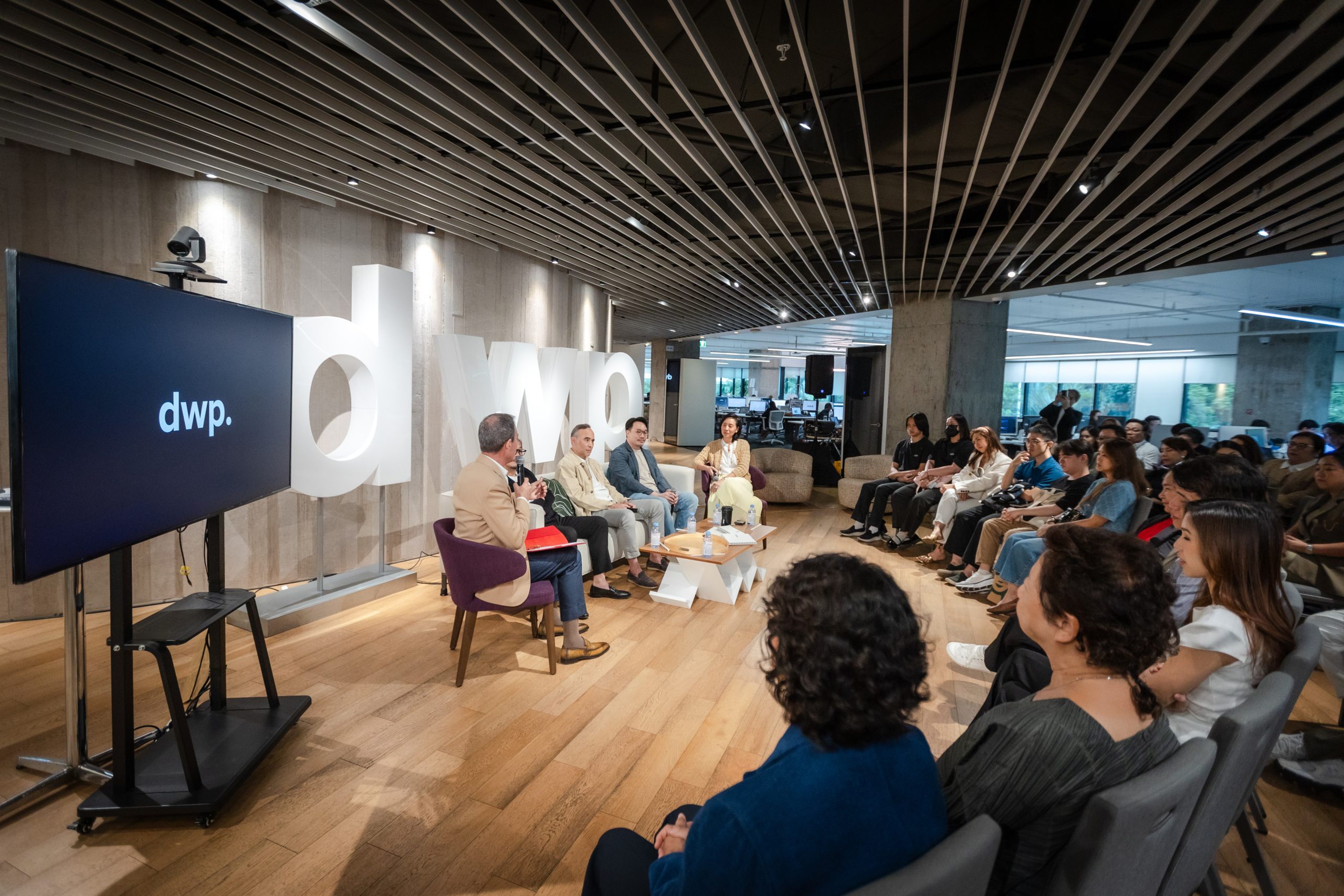 dwp.Dialogue: Beyond the Desk - The Next-Gen Workplace at AI Speed — image