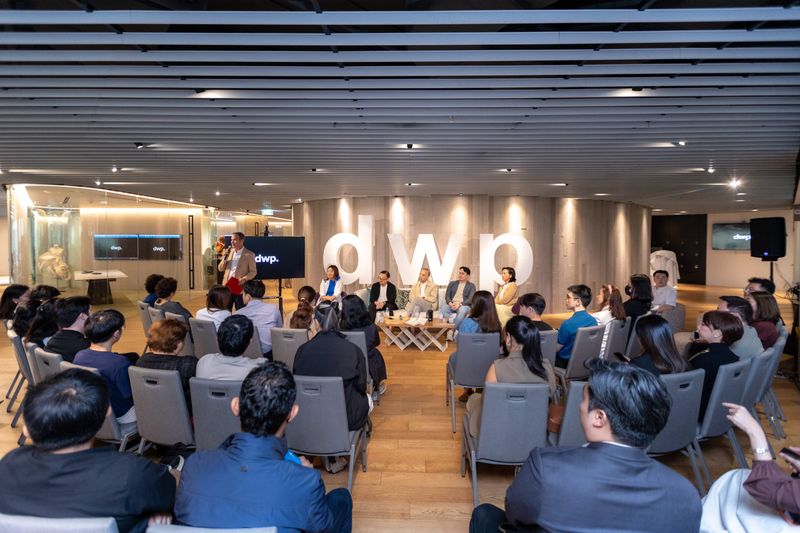 dwp.Dialogue: Beyond the Desk - The Next-Gen Workplace at AI Speed